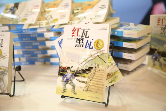 “打开故事的百宝箱——曹文轩读者见面会”在江苏书展举办